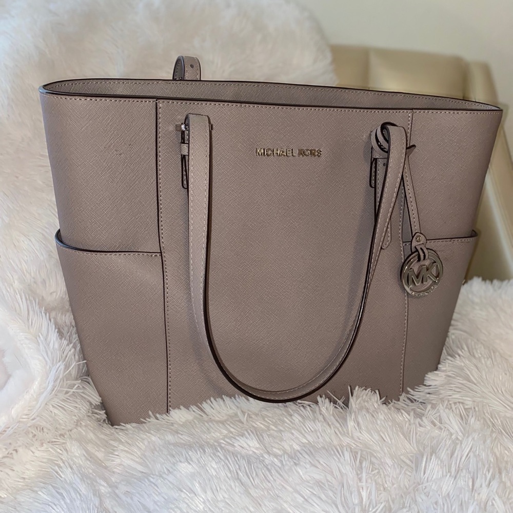 ❤️MICHAEL KORS MEDIUM TOTE❤️ NWT